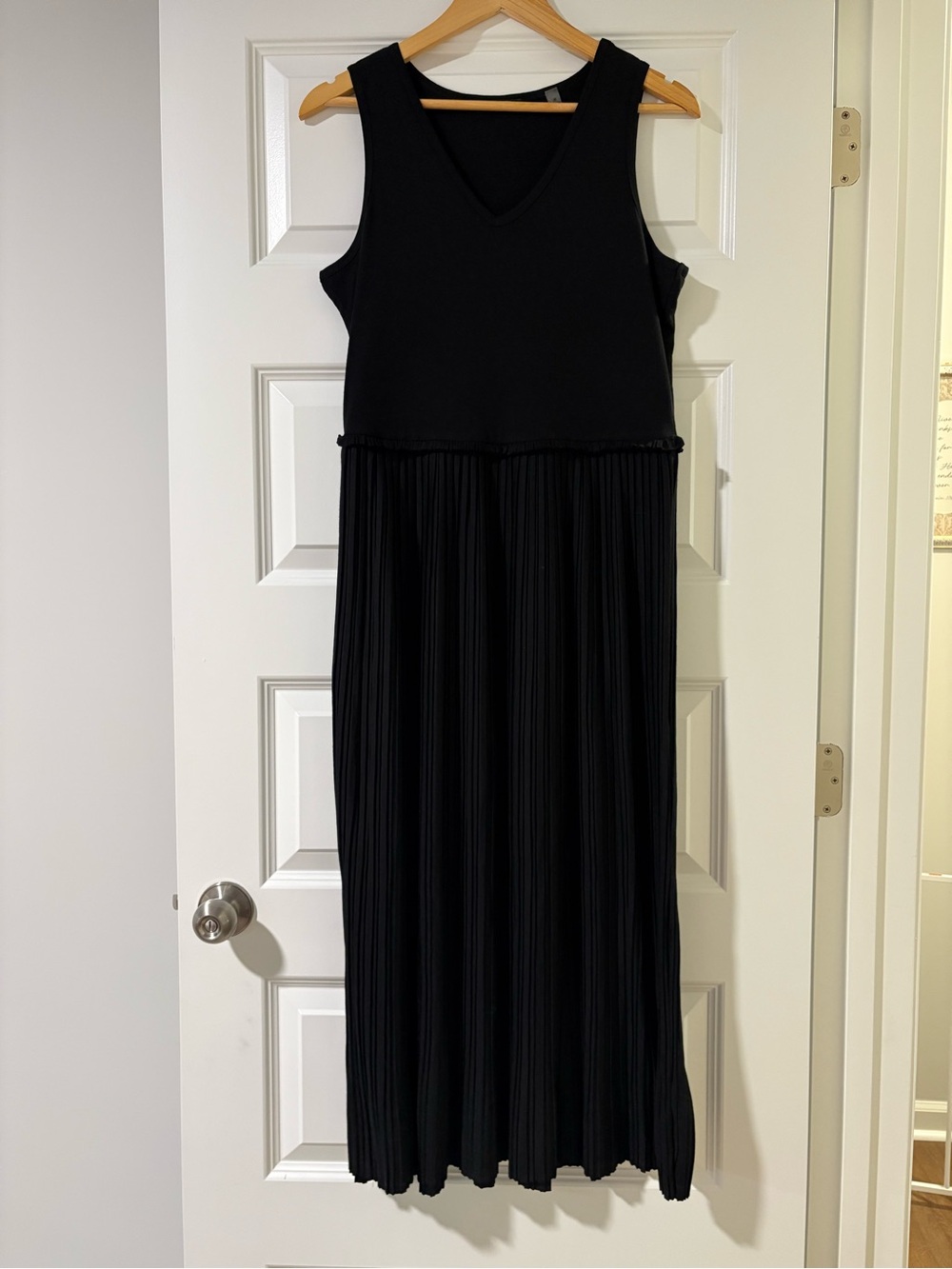 NWOT Tahari Pleated Max Dress Classic Timeless Beachy Chic Size Medium